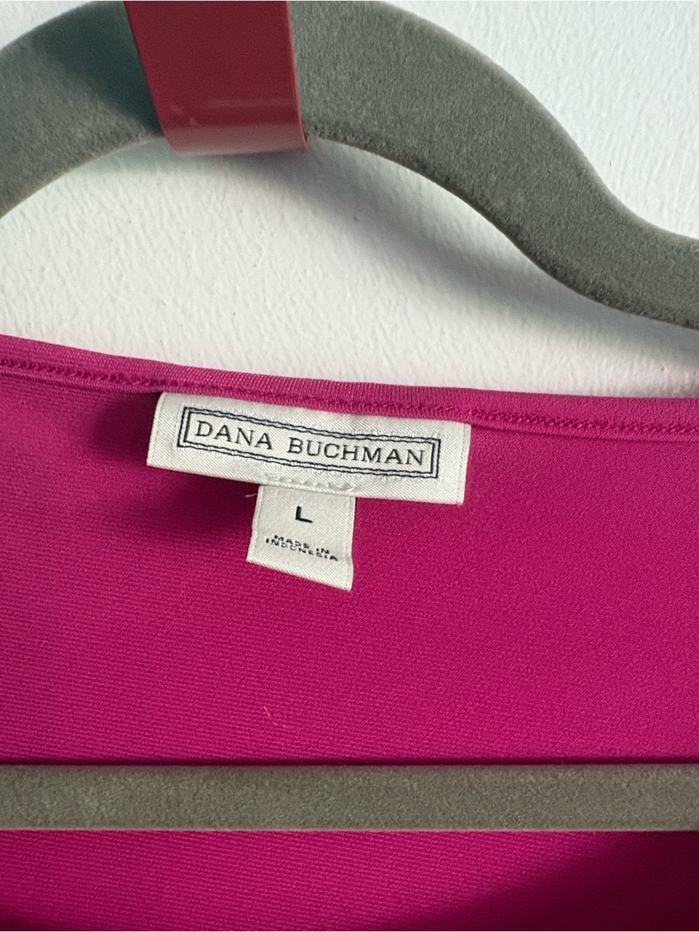 Dana Bachman Women’s Hot Pink Long-Sleeve Ruched Side Top
Size Large - Picture 7 of 7